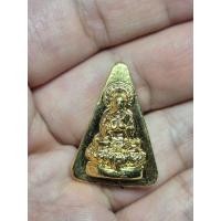 ราคา เหรียญหล่อพระพุทธปางประทานพร ทรงสามเหลี่ยมแบบพระนางพญา สมเด็จพระอนันตชินฯ (57659282072)