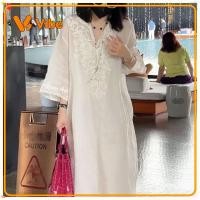 ราคา เดรสผ้าฝ้ายลินิน มีสินค้า ชุดแม็กซี่เดรสคอวีสไตล์จีนใหม่สําหรับผู้หญิงผ้าฝ้ายและผ้าลินินปักหนักทรงหลวมจับจีบเข้ารูปและสง่างาม (51312026061)
