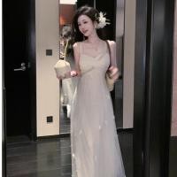 ราคา สไบที่สวยงามแบบฝรั่งเศส สีเบจชีฟอง ทรงกระโปรงยาวสำหรับผู้หญิง แขนกุด มีลวดลายดอกไม้สามมิติและลูกปัด ดีไซน์คอวีเพิ่มความเรียวบาง (54559524745)