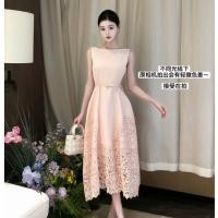 ราคา จีนฤดูร้อนสไตล์ใหม่วันหยุดท่องเที่ยวสีชมพูชีฟองกระโปรงยาวผู้หญิง ผอมลง ดูรอบคอแขนกุดลูกไม้เย็บกลางความยาว ก เส้น ชุด (47562206959)