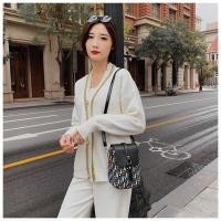 ราคา LD shop กระเป๋ามือถือน่ารักมากใส่มือถือได้ 3 เครื่องใส่กระเป๋าตังค์ได้ มี 2 ช่องด้วย (27557012019)