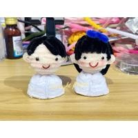 ราคา ตุ๊กตาครู นักเรียนสำหรับประดับช่อดอกไม้ หรือตกแต่งพานไหว้ครู จากลวดกำมะหยี่ (44859875773)