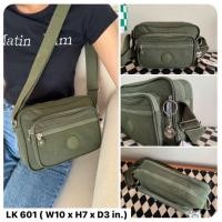 ราคา LK กระเป๋าทรงสะพายข้าง ผ้าร่มขนาด 10 นิ้ว มีทั้งหมด 5 ซิป ใช้ซิปสี ทรงสปอร์ตเท่ห์ๆ สายสะพายปรับสั้นยาวได้ LK 601 (19479590013)