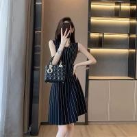 ราคา เดรสถักผ้าไหมน้ำแข็งลายทางแนวตั้ง ดีไซน์หรูหรา สง่างาม กระโปรงทรงเอ เข้ารูป ฤดูร้อน 2024 เอวสูง ยาวปานกลาง แขนกุด กระโปรงรัดรูป (27051655565)