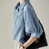 ราคา โปรโมชั่นจํากัดเวลา เสื้อเชิ้ตลายผู้หญิงแขนสามส่วนฤดูร้อนสไตล์ใหม่สีฟ้ากลับเสื้อคาร์ดิแกนแขนโคมไฟออกแบบลายด้านบน (50866523355)