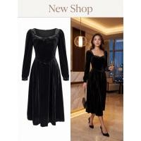 ราคา ชุดเดรสยาว คอเหลี่ยม แขนยาว ซิปซ่อนด้านหลัง ซับในทั้งตัว กระดุมปลายแขน สีดำ ความยาวชุด 44 นิ้ว เดรสออกงาน (43133055976)