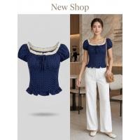 ราคา เสื้อครอป สีกรม แต่งลายจุด แขนตุ๊กตา คอระบาย เอวเข้ารูป ผูกโบว์หน้า (51359401505)