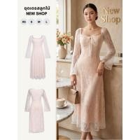 ราคา ชุดเดรสลูกไม้ ลายดอก สีขาว คอเหลี่ยม แขนยาว มีซับด้านใน ดีเทลผูกโบว์ด้านหน้า ความยาวชุด 45 นิ้ว (29245671846)