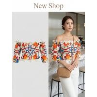 ราคา เสื้อครอปลายดอก แขนพอง เปิดไหล่ แต่งลูกไม้ปลายเสื้อ สีขาวลายดอกสี (53809406655)