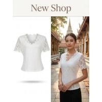 ราคา เสื้อลูกไม้ คอวี แขนสั้น ดีเทลขอบหยักช่วงคอ ซับในทั้งตัว สีขาว ความยาวชุด 22 นิ้ว (47865012066)