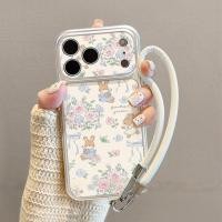 ราคา เคสไอโฟนซิลิโคนเหลวผิวด้าน หน้าต่างกล้องแยกใหญ่ ลายดอกไม้กระต่ายโบว์ พาสเทล แถมสายคล้องข้อมือหนังสีขาว กันกระแทก สไตล์คอตตจหวานผู้หญิง iPhone17 16 15 14 13 Pro Max (44512583691)