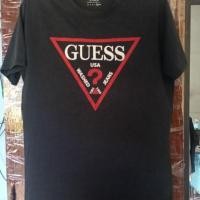 ราคา เสื้อยืด GUESS แท้ มือสอง ลายโลโก้สามเหลี่ยมคลาสสิก สีดำเทา อก 42 ยาว 28 ไซส์ป้าย XL ทรง Super Slim (48367377895)