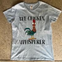 ราคา เสื้อยืดมือสอง GILDAN ลายไก่ Hei Hei Moana สีฟ้าพาสเทล ไซส์ L Ladies ทรงผู้หญิง (55616638843)