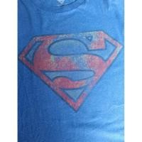 ราคา เสื้อยืดลิขสิทธิ์ Superman สีน้ำเงิน ลายสกรีนแนววินเทจ ไซส์ XL อก 46 นิ้ว ผ้าบางใส่สบาย มือสองสภาพดี (42683630515)