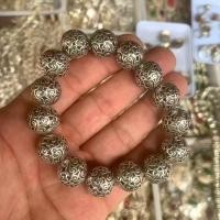 ราคา โบราณเลียนแบบทิเบตสร้อยข้อมือเงินลายดอกไม้โหลออกลูกปัดเงินทิเบตสร้อยข้อมือเครื่องประดับชาติพันธุ์สไตล์ย้อนยุค (54867752555)