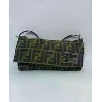 ราคา (Second-hand) FENDI Browm Two Tone Zucca Canvas Shoulder Bag (1731088418832944126)