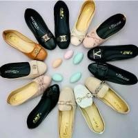 ราคา พร้อมส่ง รวมรองเท้าคัชชู แนวคนทำงาน ใส่เที่ยว หลายแบบหลายสี สินค้าตรงปก ส้น เตารีด กากเพชร ไฟ หน้า รองเท้า เปิด ผู้ หญิง อวบ (1731331816998603683)