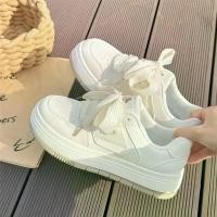 ราคา [พร้อมส่ง] รองเท้าผ้าใบผู้หญิง แฟชั่นเกาหลี รองเท้าสีขาว พื้นหนาแบบสบาย หนังนิ่ม ทรงน่ารัก ใส่ได้ทุกแนว ไซส์ 35-44 (1731769815089710682)