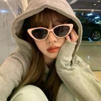 ราคา แว่นตาตาแมว มาใหม่ สไตล์ยุโรปและอเมริกา แว่นกันแดดทรงแคทอายสามเหลี่ยมข้ามพรมแดน สไตล์สตรีทช็อตย้อนยุค ทันสมัย อเนกประสงค์ กรอบเล็ก แว่นตาผู้หญิง แว่นกันแดดผู้หญิงrayban แท้ (1730160644327442895)