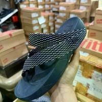 ราคา FITFLOP Slingweav สีกรมจุดขาว รองเท้าแตะผู้ชาย ของแท้100% (1730083928571218474)