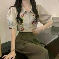 ราคา เสื้อเชิ้ตแขนสั้นปักลายดอกไม้ สำหรับผู้หญิง ทรงหลวม กระชับสัดส่วน ฤดูร้อนใหม่ ปี 2025 สไบทอง ทอม ชุด ผ้า ไทย ใยไหม sharara outfit ผ้าถุง สีฟ้า ชุด ไทย สีแดง ทอง สไบ สอง (1732268581107304871)