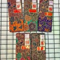 ราคา มัด 5ผืน คละสีคละลาย ผ้าถุง ตราตุ๊กตาคู่ มาใหม่ ไม่ลื่น ซับน้ำเย็บแล้ว (1729572718596360566)