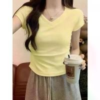 ราคา เสื้อยืดผู้หญิง สีเหลืองครีม คอวี ไหล่ปกติ แขนสั้น ทรงสลิมฟิต ครึ่งแขน ความยาวสั้น เสื้อเอวสูง สไตล์อินเทรนด์ เสื้อ ผ้า จาก โรงงาน จีน kool fever เสื้อ แตงโม ป้าย แท้ เสื (1731272720380167443)