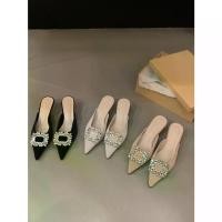 ราคา รองเท้าแตะส้นสูง เรียบหรู รองเท้าแตะครึ่งส้น Rhinestone สำหรับผู้หญิง ปิดนิ้วเท้า ครึ่งรองเท้าแตะ มาใหม่สำหรับฤดูร้อน 2025 (1731928122835568939)