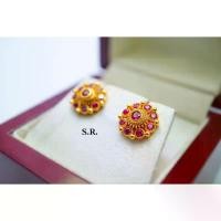 ราคา ARkenshop1 S.R. ต่างหูทอง ต่างทับทิม เม็ดละ 0.04 กะรัต ล้อมทับทิม น้ำ100 ขาวสวยไฟดี พร้อมใบรับรองสินค้า เคลือบทองคำแท้100% ขายร้อน (1731208178957518459)