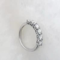 ราคา แหวนแถว ตัวเรือนเงินแท้ 925 ฝังเพชร Mossanite (โมอีส) รูปทรงกลมขนาด เม็ดละ 20 ตังค์ 6 เม็ด น้ำหนักรวม 1.20 กะรัต ชุบทองคำขาว แบรนด์ Darmas Jewelry มีใบรับรอง (เลือกขนาดทักกล่อ (1732043452679359340)