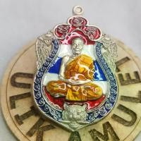 ราคา เหรียญ หลวงพ่อพัฒน์ เสือคาบดาบรุ่น 1 หน้ายาธงชาติ (1731638335992268548)