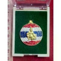 ราคา เหรียญ พ่อแก่เพรช อาจารย์แจ้ วัดประชาสรรค์ รุ่นเพรชมหาลาภ เนื้อกระไหล่ทอง3 กษัตย์ พร้อมกล่อง ที่นิยมมากที่สุด (1731676744859157562)