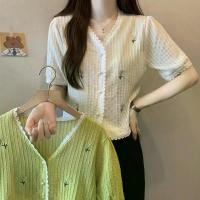 ราคา เสื้อเบลาส์แขนสั้น ปักลายดอกไม้ คอวี ลูกไม้ เสื้อแฟชั่นผู้หญิง เสื้อ เสื้อสาวอวบ เสื้อเชิ้ตผู้หญิง เสื้อน่ารักๆ เสื้อผ้าสาวอวบ เสื้อผ้าแฟชั่น เสื้อผ้าสาวอวบไซส์ใหญ่ เสื้อสาวอว (1731906235250150074)