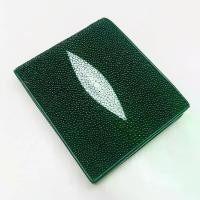 ราคา กระเป๋าธนบัตร กระเป๋าเงิน กระเป๋าสตางค์ กระเป๋าสตางค์หนังปลากระเบนแท้ US 2 พับสั้นสีเขียว หรูหราทนทาน หนังแท้ 100% ใบเดียวเอาอยู่ S97 (1729590678027405936)