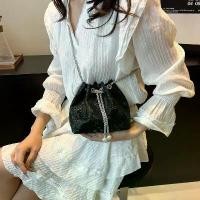 ราคา กระเป๋าถังแบบใช้มือถือ ลายหนังงู สำหรับผู้หญิง สายรัด 2025 กระเป๋าสะพายข้าง กระเป๋าสะพายข้าง มีสายโซ่ กระเป๋าเงิน (1731475862740240233)