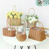 ราคา ตะกร้าดอกไม้แบบใช้มือถือ สไตล์หวาย ตะกร้าผลไม้ปิกนิก เหมาะสำหรับร้านขายดอกไม้ ตะกร้าตกแต่ง ตะกร้าเก็บของ ของขวัญสำหรับดอกไม้ ชะลอม ใส่ เหรียญ โปรยทาน กระเช้า ใส่ เหรียญ โปร (1731560862748935956)