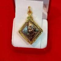 ราคา จี้ หลวงพ่อรวย วัดตะโก รุ่นพญาไก่ เสาร์ 5 ในตำนาน No.1 หุ้มทอง 96.5% กันน้ำ 100% ไม่ลอก ไม่ดำ ขายร้อน (1731730769992058268)