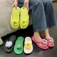 ราคา รองเท้าแตะดอกกุหลาบ ซันมูน สำหรับผู้หญิง รองเท้าแตะฤดูร้อน สีพาสเทล รองเท้าแตะแฟชั่น ดอกไม้แบน สามารถสวมใส่กลางแจ้งได้ รองเท้า skechers ของแท้ รองเท้า ผ้าใบ เกาหลี รองเท้า cro (1731570509390186169)