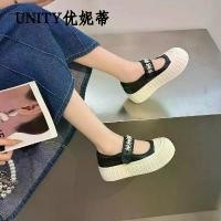 ราคา รองเท้าผ้าใบสำหรับผู้หญิง คอลเลคชั่นฤดูใบไม้ร่วงปี 2025 มาใหม่ เหมาะสำหรับเข้าชุดกับเดรส รองเท้าสีขาวขนาดเล็ก ดีไซน์ไม่ซ้ำใคร รองเท้าส้นเตี้ยแมรี่เจน พื้นหนา charles and keith s (1732085301356693776)