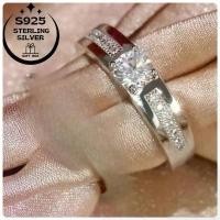 ราคา แหวน Moissanite เม็ดชู 2 กะรัต (ไม่รวมบริวาร) สำหรับผู้ชาย แหวนดีไซน์เรียบหรู สไตล์โมเดิร์น ตัวเรือนเงินแท้ 925 ประดับด้วยเพชร Moissanite (1731751094364636586)