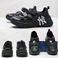 ราคา MLB รองเท้าแตะ หนา พร้อมหน้ากาก EVA สไตล์สตรีท มีโลโก้ รองเท้าแตะชายหาด Uni Nix เหมาะสำหรับเล่นกีฬาและชายหาด รองเท้าแตะทราย (1732309125629184853)