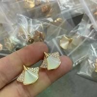 ราคา ต่างหูสีโรสโกลด์ ดีไซน์เก๋ ฝังเพิร์ลขาวเต็ม กระโปรง ต่างหู (1732093646198507747)