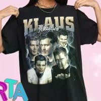 ราคา เสื้อเชิ้ต Klaus-Mikaelson, สไตล์วินเทจยุค 90, ชา Klaus Mikaelson, เสื้อยืดแวมไพร์ไดอารี่, ของขวัญแฟนแคลัส Mikaelson (1731002602190768776)