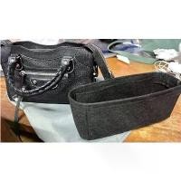 ราคา ที่จัดระเบียบกระเป๋า บาเลนเซีย ผ้าสักหลาด ขนาดมินิ ช่วยรักษาทรงกระเป๋า (แนะนำใช้ดี) มือ สอง ของ แท้ สะพาย ข้าง โป เต ก้า กระเป๋าแดง ชา แนล คลาสสิค carlynluke (1731487693951765332)