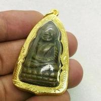 ราคา จี้พระ หลวงปู่ทวด วัดช้างให้ เตารีด ปี05 หลังหนังสือ พร้อมเลี่ยมกรอบทองไมครอน (1731690969409292774)