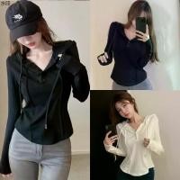 ราคา ส่งของที่กรุงเทพฯจิ๊กซอว์รองคลาน Bella Shop เสื้อยืดแขนยาวมีฮู้ด เสื้อผู้หญิง ดีไซน์กระดุม สไตล์เกาหลี เสื้อเอวลอยเข้ารูป (1731267072819365258)