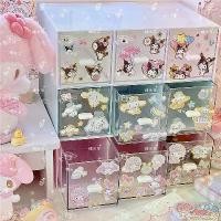 ราคา INS Sanrio - กล่องเก็บของแบบลิ้นชัก สติ๊กเกอร์เมโลดี้ ลิ้นชักตั้งโต๊ะ วารสาร เทป ดินสอ ตู้เก็บของ (1729812521926494616)