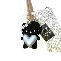 ราคา จี้คิตตี้น้องสาว, หัวใจสีดำและสีเงิน, วัสดุหนัง, พวงกุญแจตุ๊กตาสาวหัวใจกระเป๋าเป้สะพายหลัง, ตกแต่งแขวนอินน่ารัก กุญแจ ฮาเล่ เคส ยาดม (1731612305170073070)