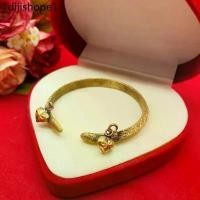 ราคา กำไล C ทองเหลืองห้อยจี้หัวใจตัดลาย ฟรีไซส์ งานดิบไม่ชุบ ใส่ได้ทุกโอกาส กำไลทองเหลือง พร้อมส่ง (1731765203365954897)