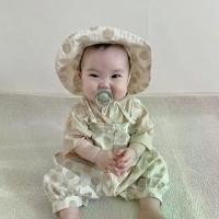ราคา ชุดเอี๊ยมสามชิ้นสำหรับทารกและเด็กวัยหัดเดิน สไตล์เกาหลี ลายสก๊อต ชุดเอี๊ยมแขนสั้นพร้อมหมวก ชุดรอมเปอร์ลายจุดสำหรับเด็กผู้ชายและเด็กผู้หญิง Ins เซต หมวก ถุงมือ ถุงเท้า เด็ก แรกเกิด (1731805369466848596